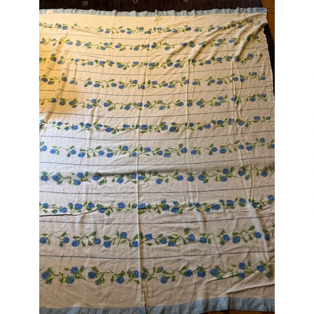 Vintage Chatham Purrey Blanket Blue Rose Floral Satin Trim Thermal cottage 72x86